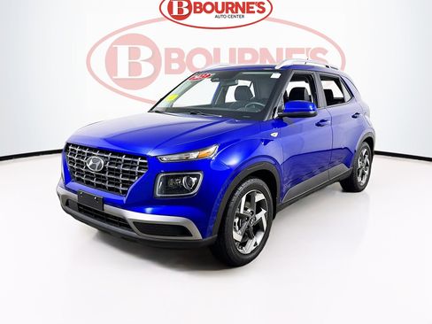 Used 2023 Hyundai Venue Limited image 6