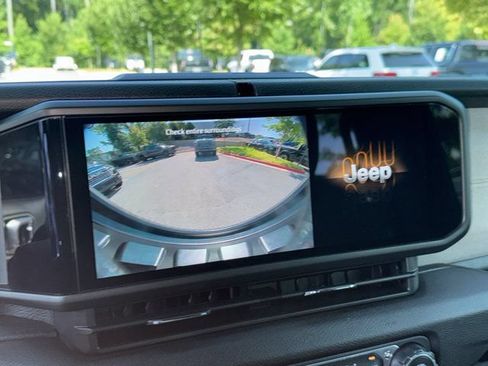 Used 2024 Jeep Wrangler Unlimited Sport AWD/4WD image 32