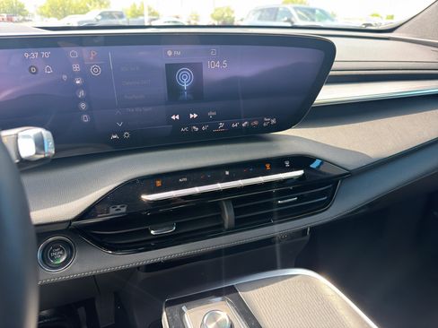 Used 2025 Buick Enclave Preferred image 15