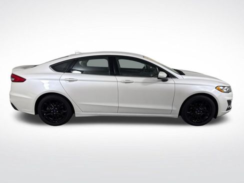 Used 2019 Ford Fusion SE w/ Equipment Group 151A FWD image 2