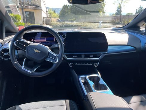 Used 2025 Chevrolet Equinox EV LT w/ Convenience Package image 39