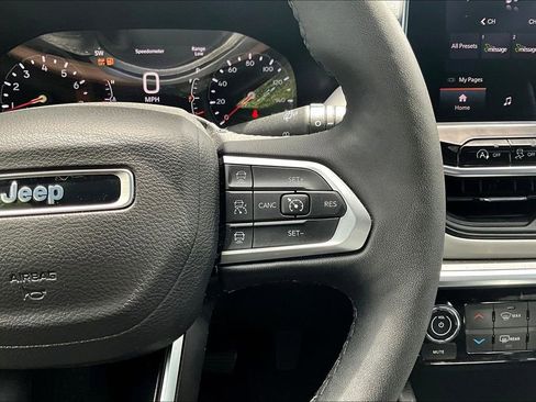 Used 2025 Jeep Compass Limited AWD/4WD image 13