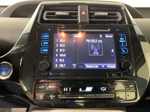 Used 2018 Toyota Prius Three image 23