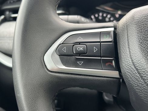 Used 2024 Jeep Compass Latitude image 15