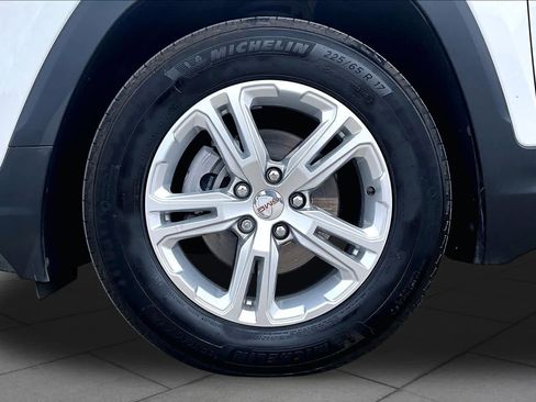 Used 2024 GMC Terrain SLE w/ Driver Convenience Package FWD image 11