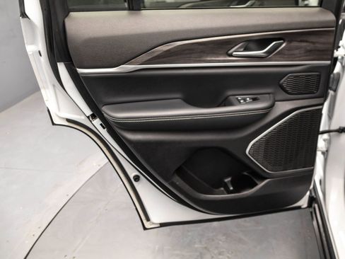 Used 2022 Jeep Grand Cherokee Limited 4xe image 33