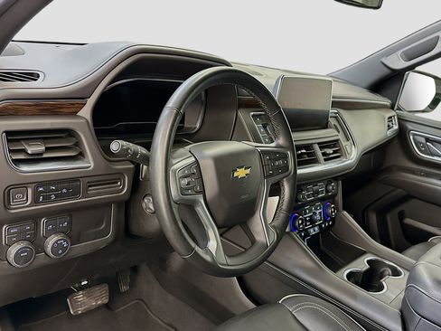 Used 2023 Chevrolet Suburban Premier image 18