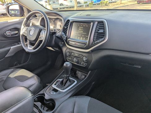 Used 2018 Jeep Cherokee Latitude Plus w/ Comfort/Convenience Group image 12