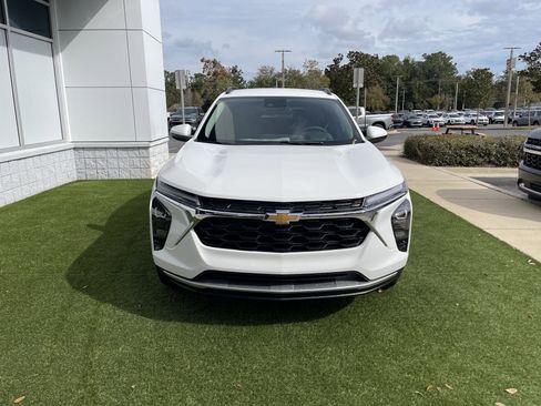 New 2025 Chevrolet Trax LT w/ Driver Confidence Package image 3