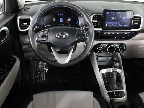 Certified 2024 Hyundai Venue SEL image 7