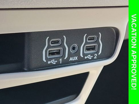 Used 2024 Chrysler Pacifica Touring-L FWD image 23