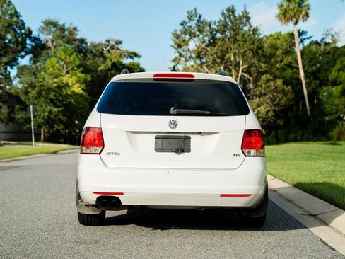 Used 2010 Volkswagen Jetta TDI FWD image 13