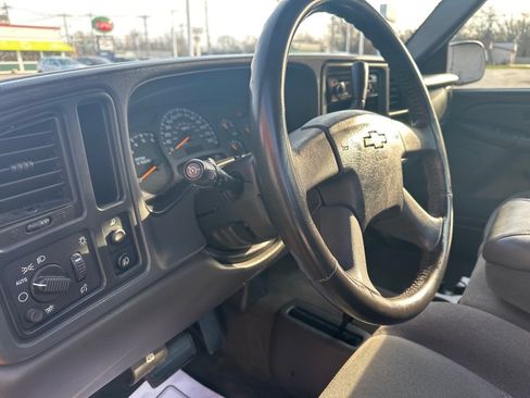 Used 2005 Chevrolet Silverado 1500 LS w/ Light Duty Power Package AWD/4WD image 24
