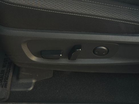 Used 2025 Nissan Pathfinder SV image 24