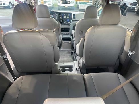 Used 2015 Toyota Sienna XLE image 12