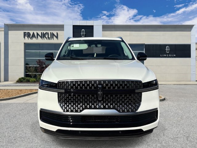 New 2027 Lincoln Navigator Reserve AWD/4WD image 2