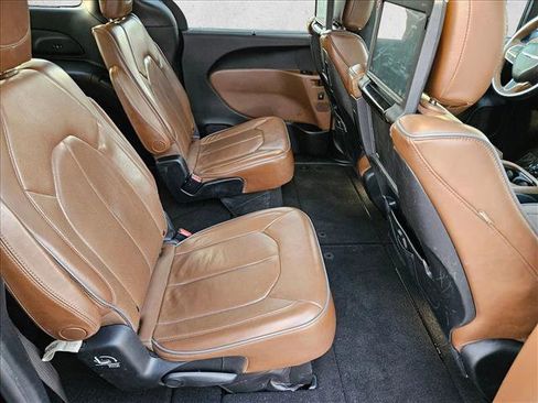 Used 2018 Chrysler Pacifica Limited w/ Tire & Wheel Group image 25