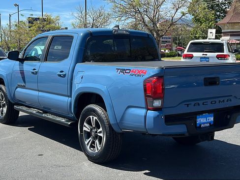 Used 2019 Toyota Tacoma TRD Sport w/ Technology Package AWD/4WD image 7