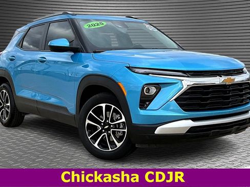 Used 2025 Chevrolet TrailBlazer LT image 3