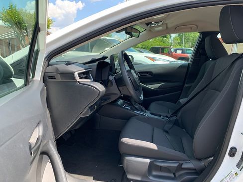Used 2025 Toyota Corolla LE FWD image 18