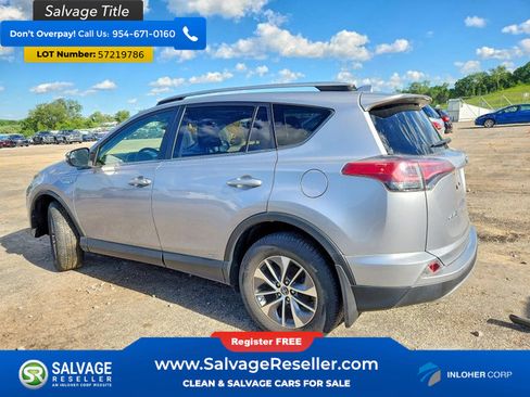 Used 2018 Toyota RAV4 XLE AWD/4WD image 3