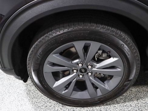 Used 2023 Ford Explorer XLT w/ Equipment Group 202A image 11