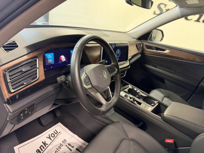 Used 2025 Volkswagen Atlas SE FWD image 12