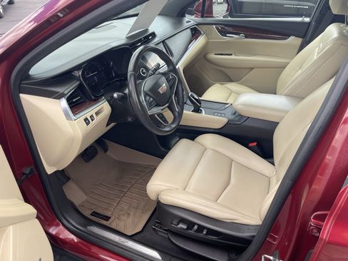 Used 2017 Cadillac XT5 Luxury w/ Driver Awareness Package AWD/4WD image 12