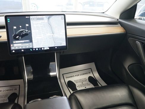 Used 2018 Tesla Model 3 Long Range image 11