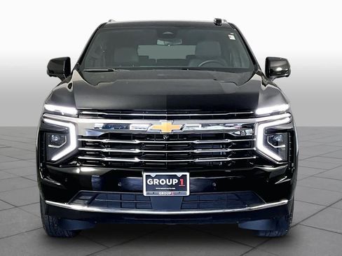 Used 2026 Chevrolet Suburban LT RWD image 4