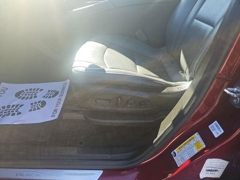 Used 2022 Buick Enclave Premium image 27