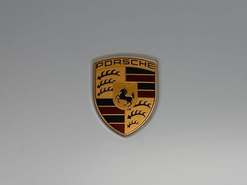 Certified 2025 Porsche Macan AWD/4WD image 33