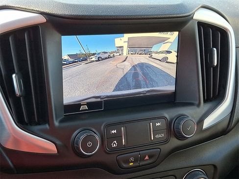 Used 2024 GMC Terrain SLT image 17