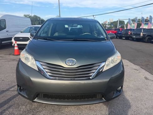 Used 2013 Toyota Sienna XLE FWD image 5