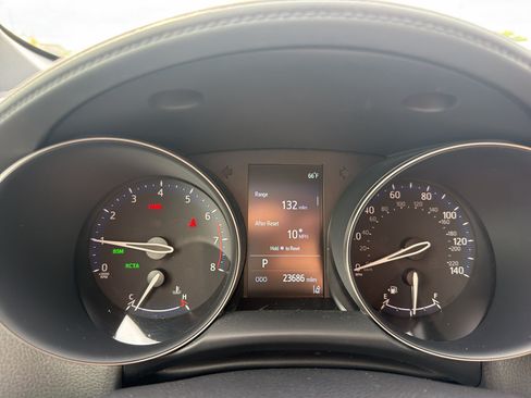 Used 2019 Toyota C-HR XLE FWD image 15