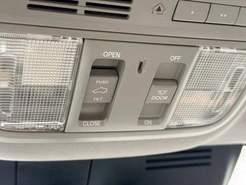 Used 2022 Honda CR-V EX-L image 16