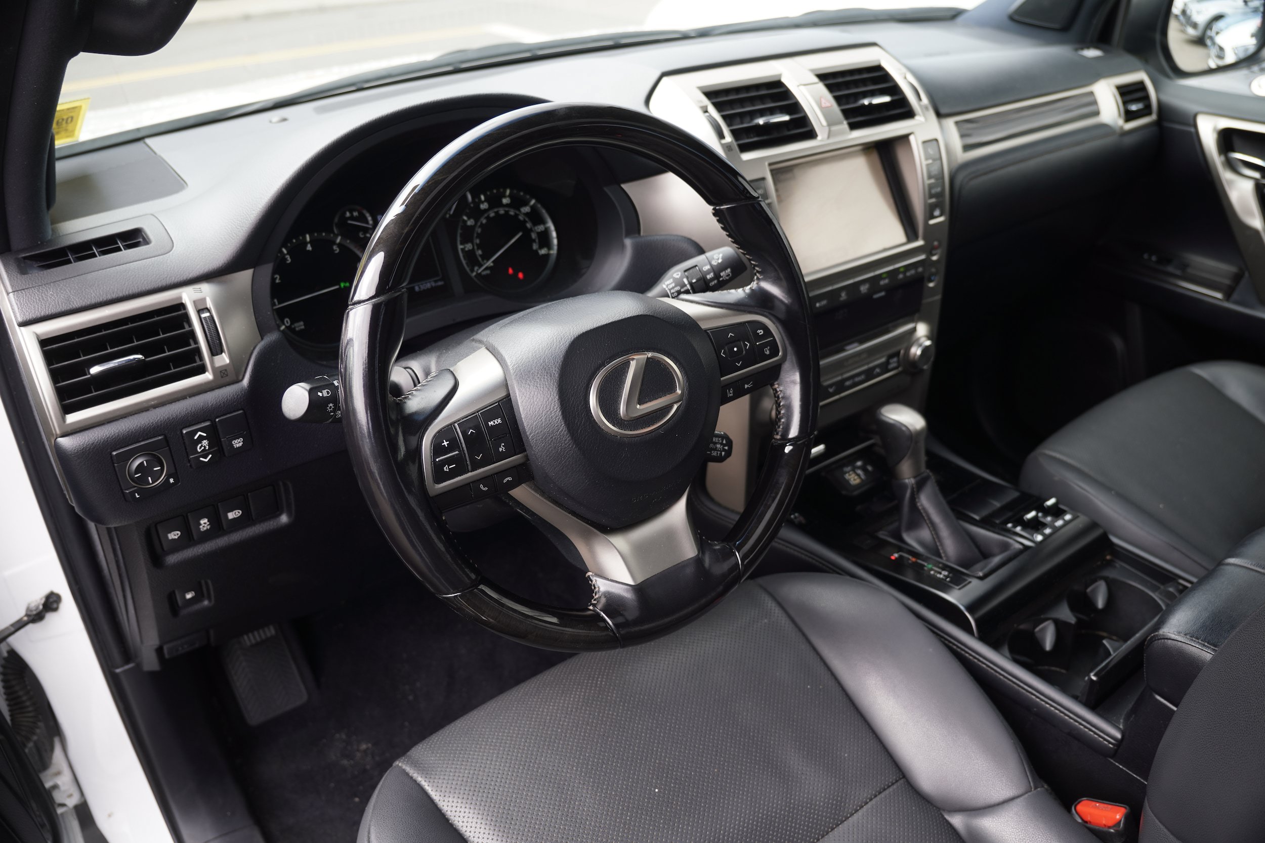 Used 2020 Lexus GX 460 Premium w/ Premium Package AWD/4WD image 3