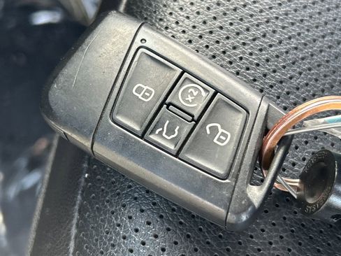 Used 2022 Volkswagen Tiguan SEL R-Line AWD/4WD image 32