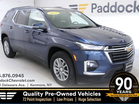 Used 2023 Chevrolet Traverse LT image 1