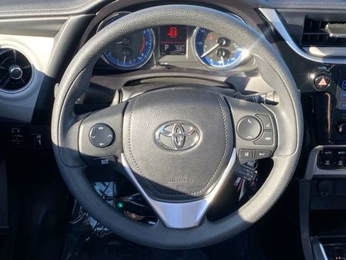 Used 2017 Toyota Corolla LE w/ Carpet Mat Package (TMS) FWD image 10