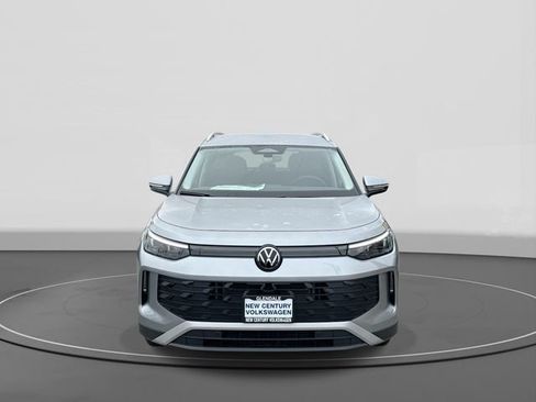 New 2026 Volkswagen Tiguan SE image 2