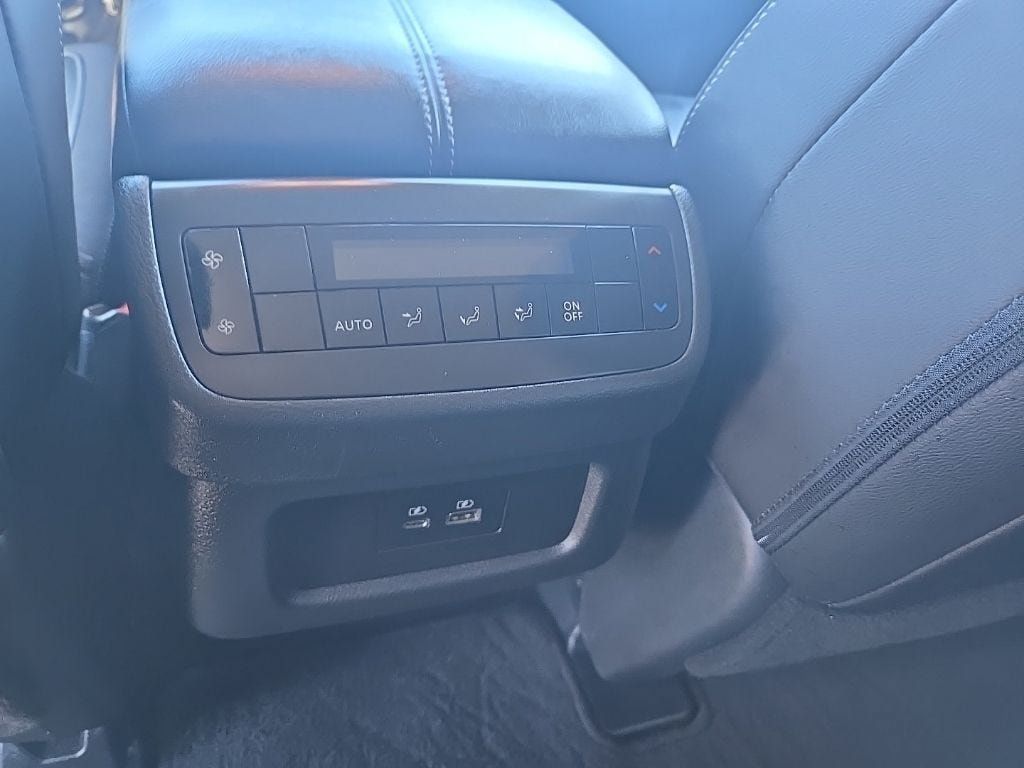 Used 2025 Nissan Pathfinder SL AWD/4WD image 25