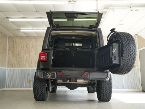 Used 2018 Jeep Wrangler Unlimited Sahara AWD/4WD image 39