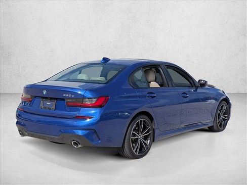 Used 2022 BMW 330e w/ M Sport Package RWD image 5