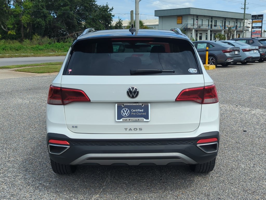 Used 2023 Volkswagen Taos SE w/ Panoramic Sunroof Package FWD image 6