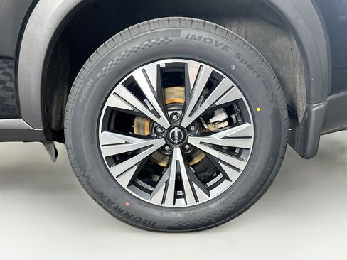 Used 2023 Nissan Rogue SV AWD/4WD image 11