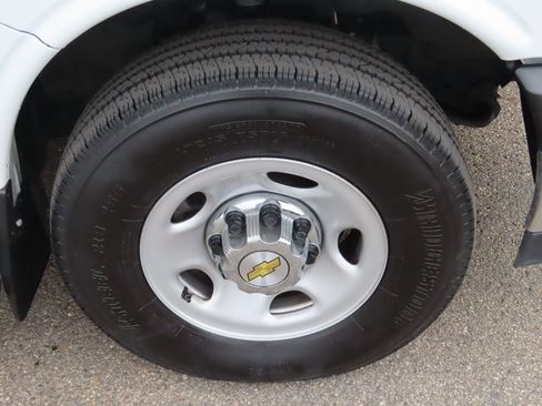 Used 2025 Chevrolet Express 3500 LT image 12