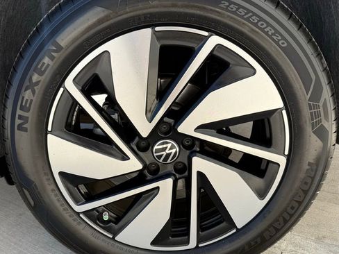 Used 2025 Volkswagen Atlas SEL image 6