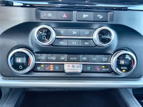 Used 2023 Ford Expedition XLT image 21