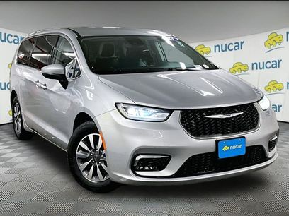Used 2023 Chrysler Pacifica Touring-L